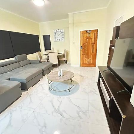 J Luxury Stay In Kingston Exterior photo