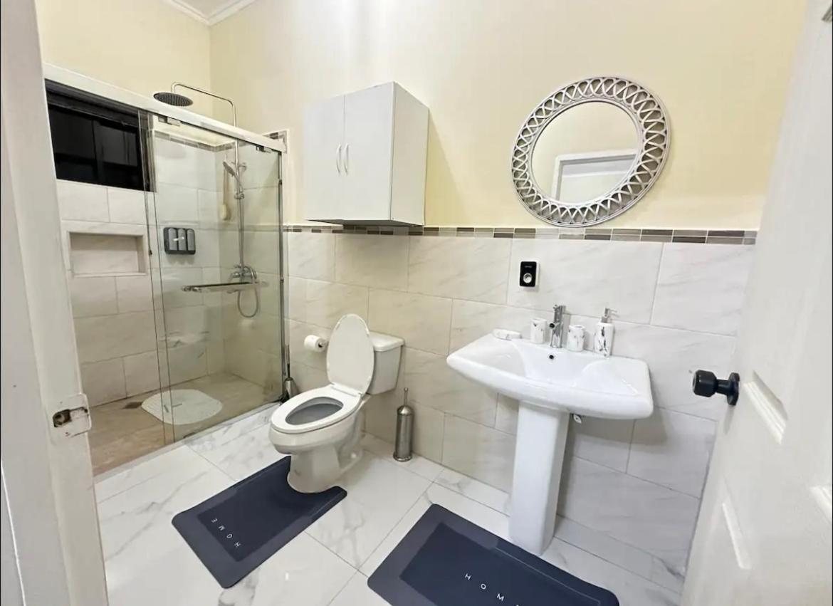 J Luxury Stay In Kingston Exterior photo