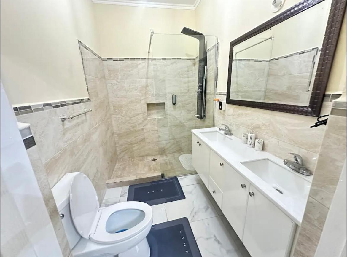 J Luxury Stay In Kingston Exterior photo
