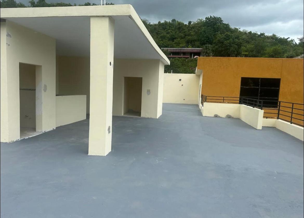 J Luxury Stay In Kingston Exterior photo