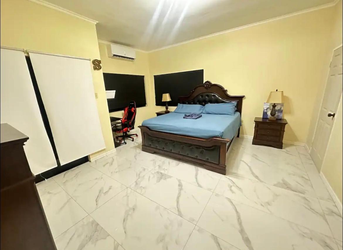 J Luxury Stay In Kingston Exterior photo