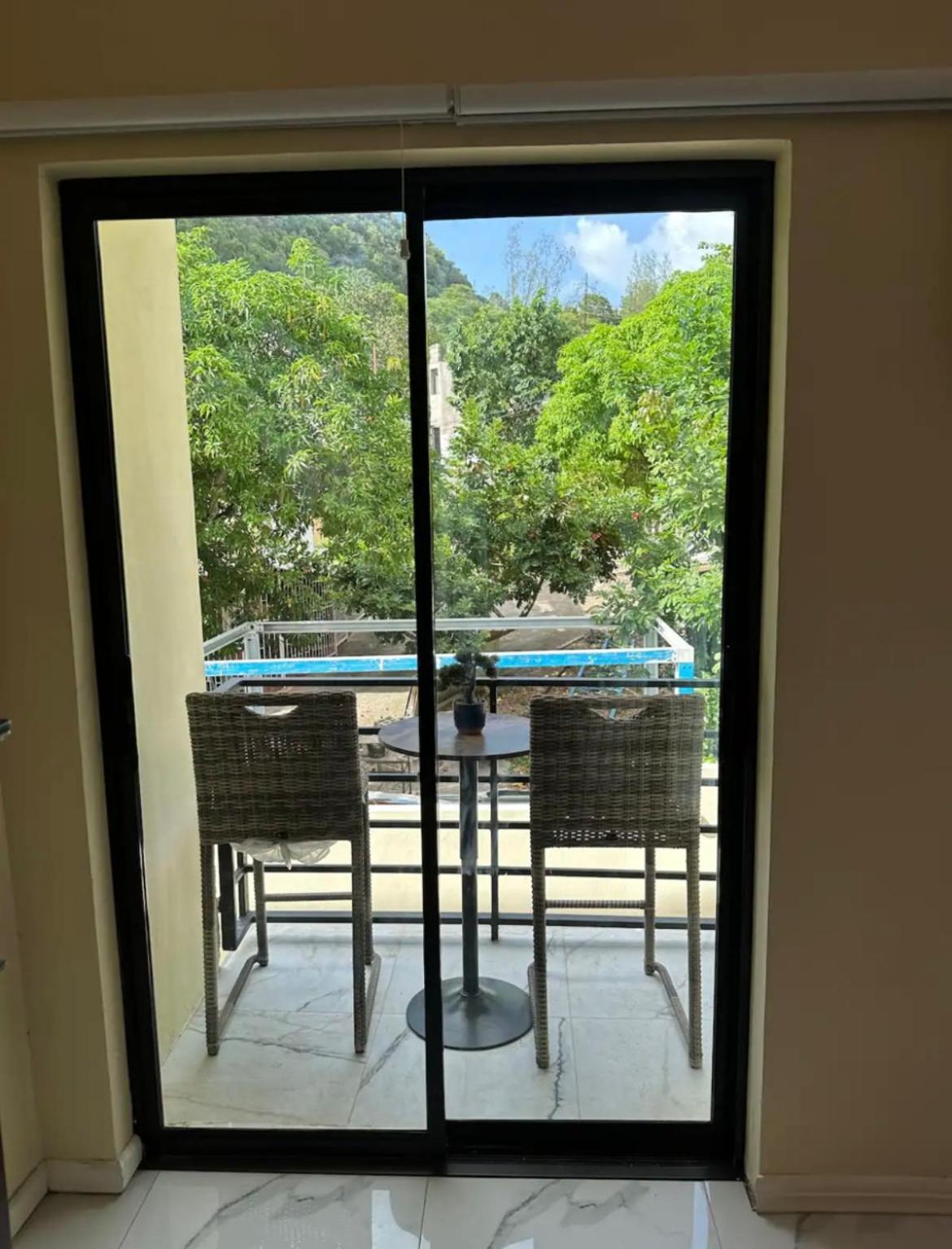 J Luxury Stay In Kingston Exterior photo