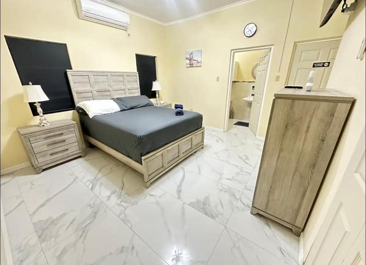 J Luxury Stay In Kingston Exterior photo